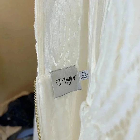 2/$30 J. Taylor Size 12 Cream Halter Top Lace Dress Wedding Formal Party - Picture 8 of 14